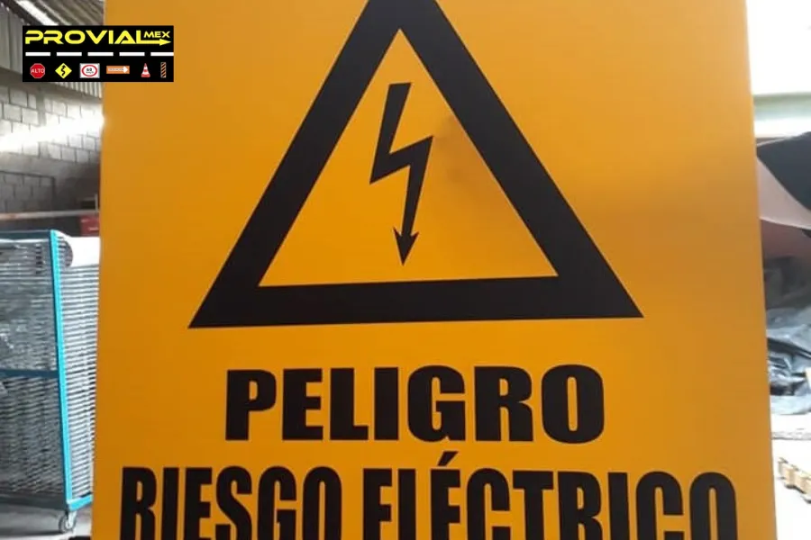Senal-peligro-riesgo-electrico